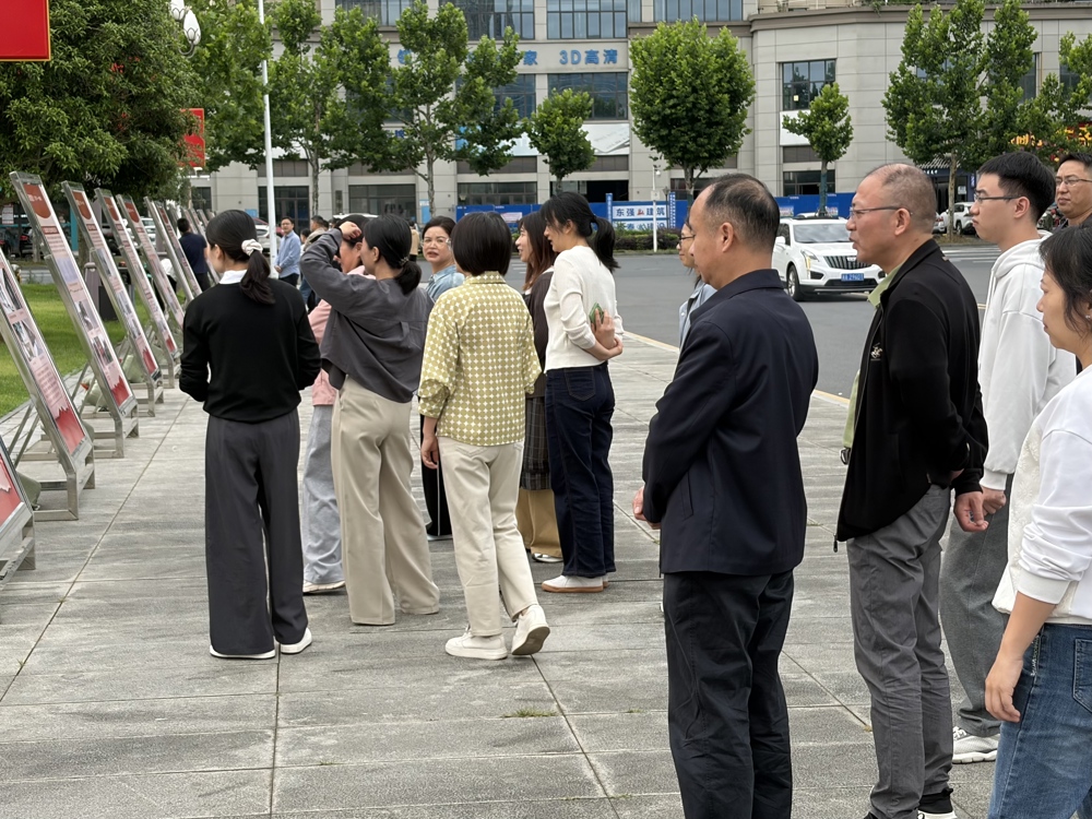 重温红色档案  汲取奋进力量