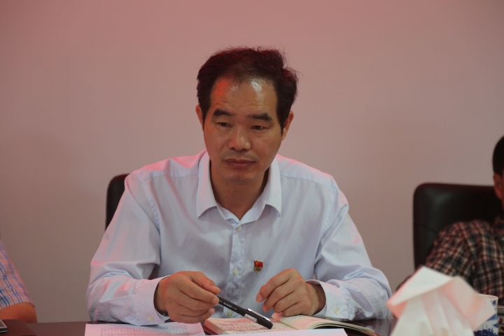 市委党史研究室副主任郑文廷作动员报告.JPG